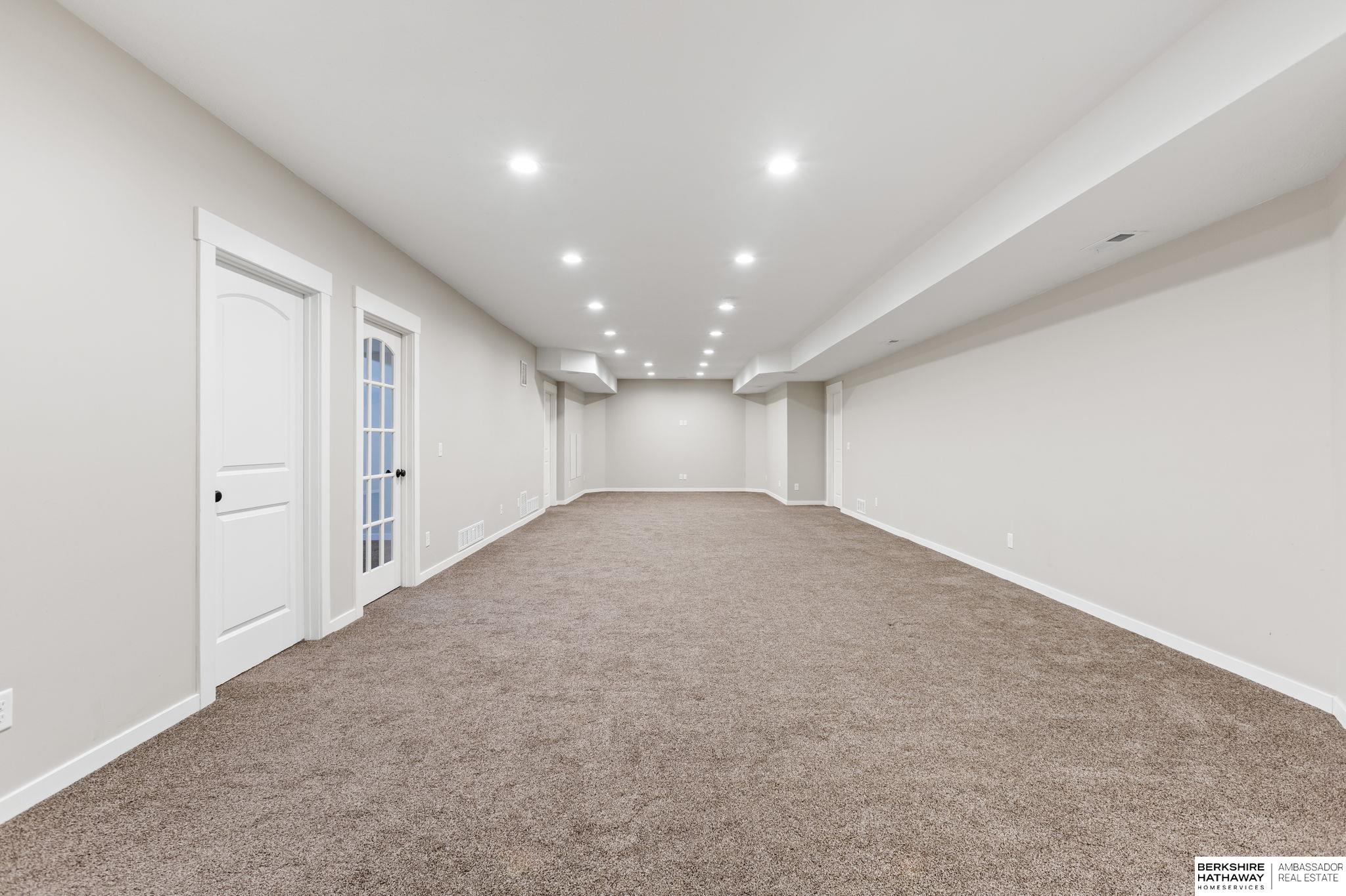 Blair, Nebraska 68008, United States, 5 Bedrooms Bedrooms, ,4 BathroomsBathrooms,Residential,Active,225433