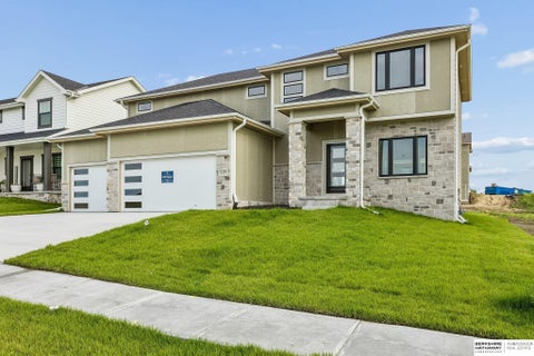 Photo of 21420 Z Street, Elkhorn, NE 68022 (MLS # 22612145)