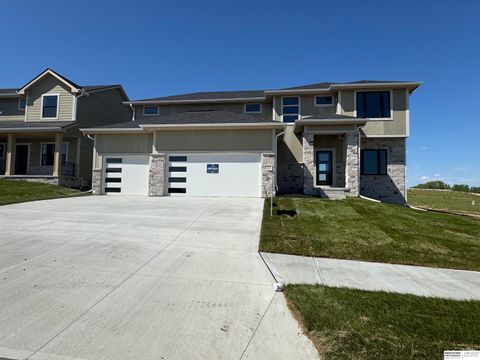 Photo of 21420 Z Street, Elkhorn, NE 68022 (MLS # 22612145)
