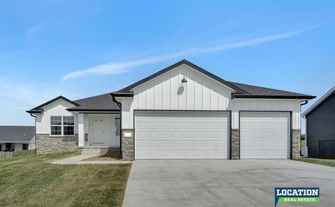Photo of 7622 Vera Drive, Lincoln, NE 68516 (MLS # 22534449)