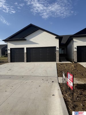 10710 DOMINION DR, LINCOLN, NE 68527 - Image 627980baefd2b95e2abf8a74276eb3bb/2306665017