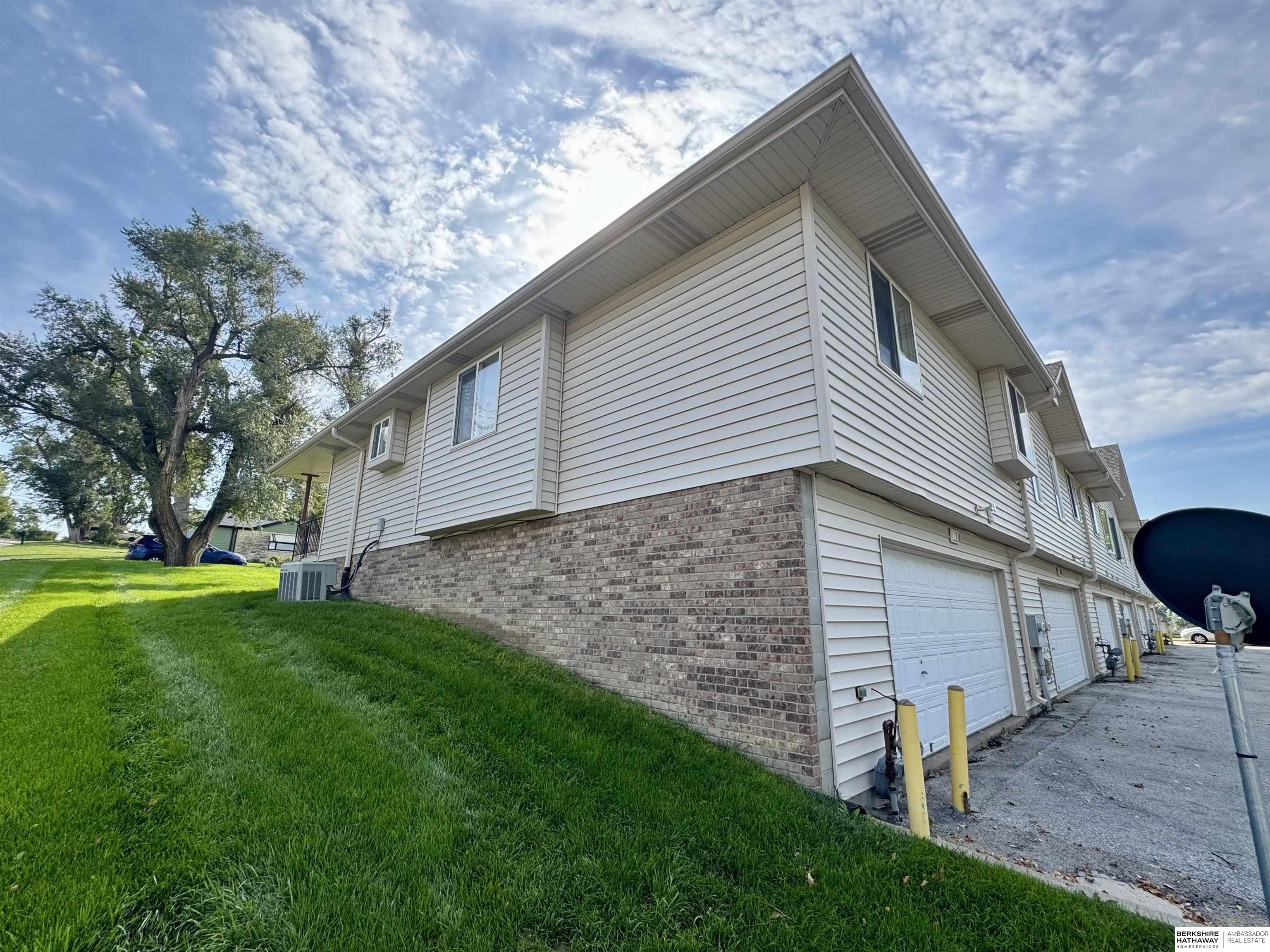 Omaha, Nebraska 68134, United States, 14 Bedrooms Bedrooms, ,6 BathroomsBathrooms,Residential,Active,214677