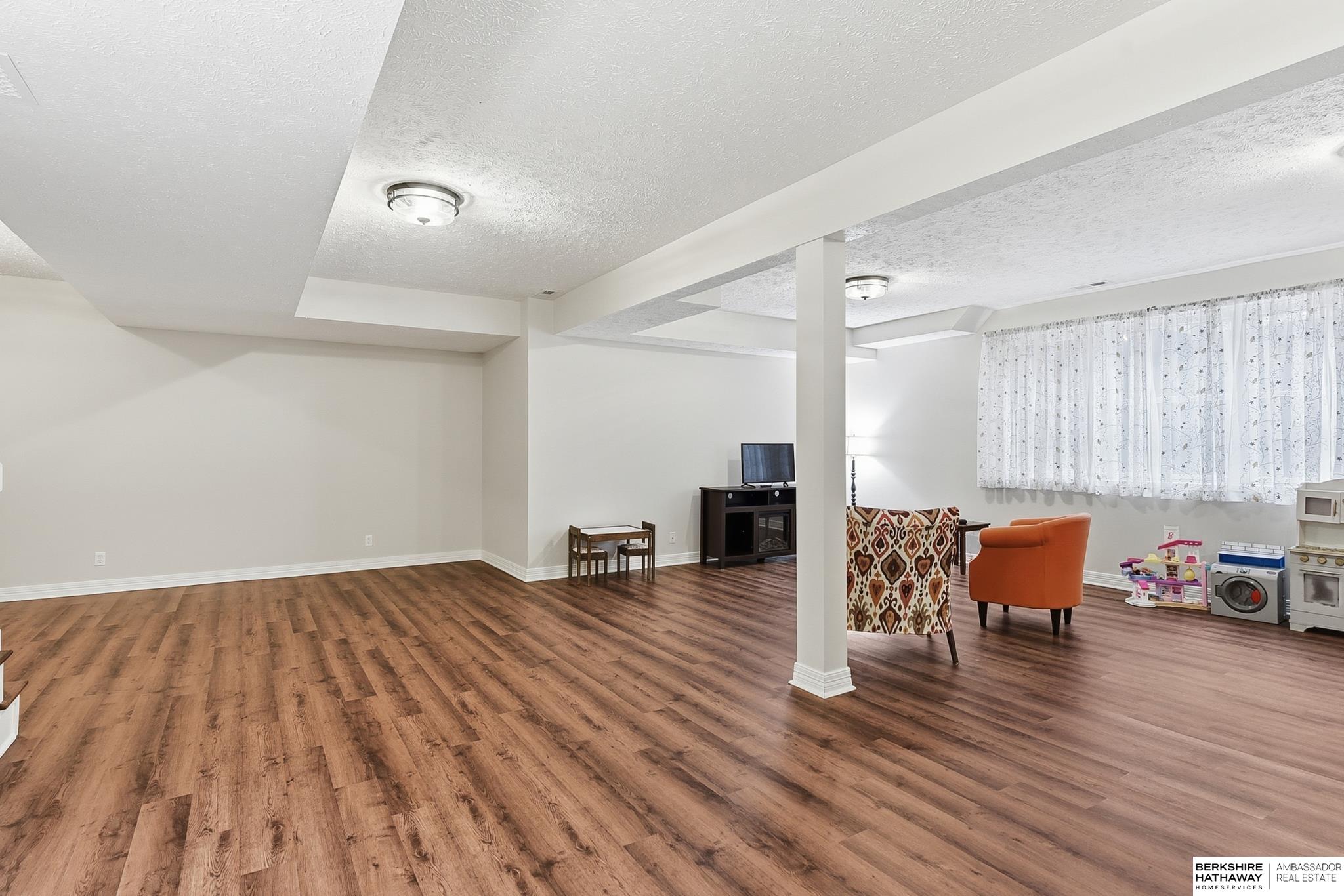 Omaha, Nebraska 68135, United States, 4 Bedrooms Bedrooms, ,3 BathroomsBathrooms,Residential,Active,235918