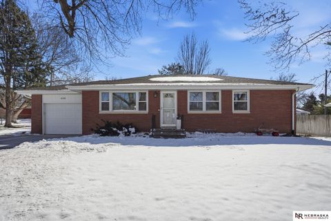 Photo of 4120 Loveland Drive, Lincoln, NE 68506 (MLS # 22604917)