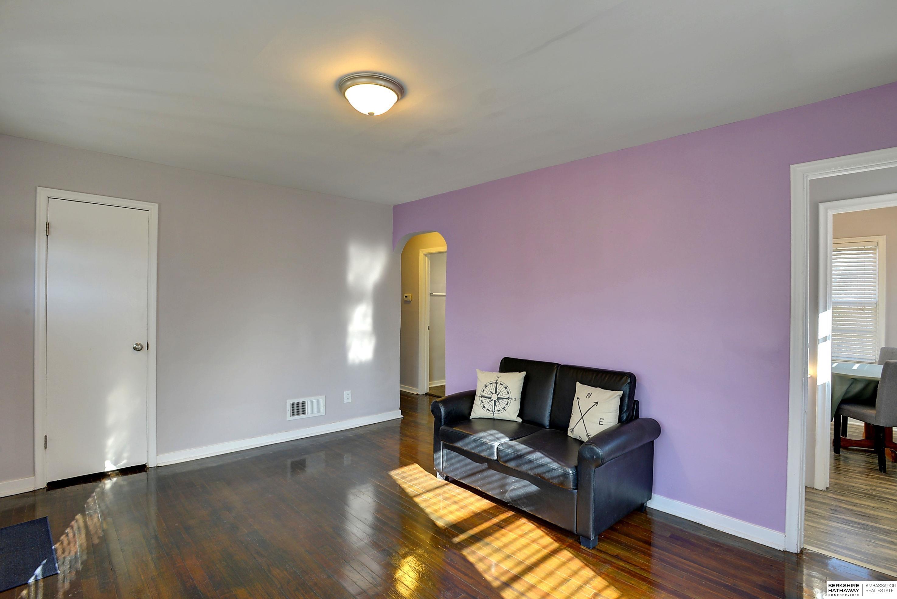 Omaha, Nebraska 68105, United States, 2 Bedrooms Bedrooms, ,1 BathroomBathrooms,Residential,Active,107897