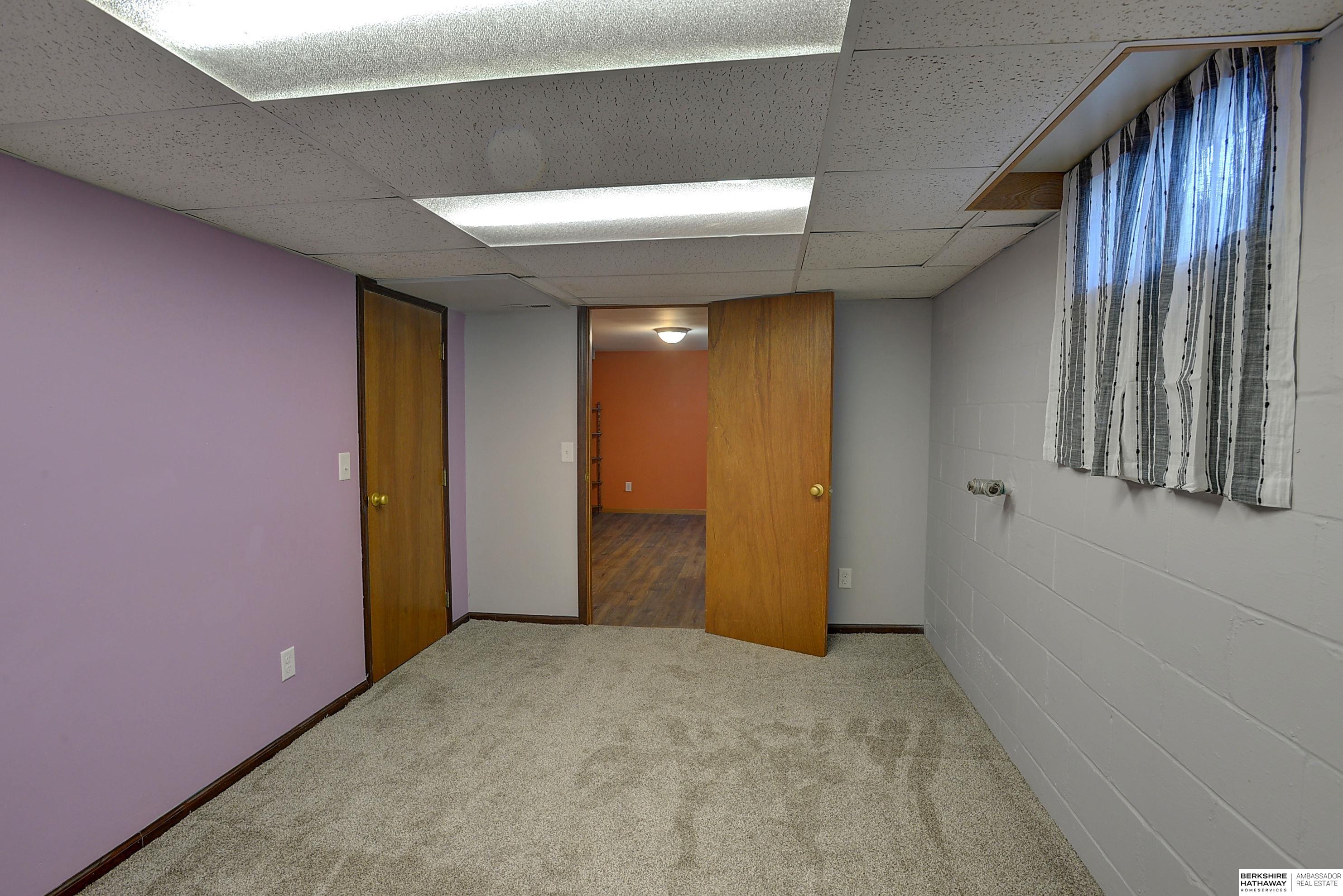 Omaha, Nebraska 68105, United States, 2 Bedrooms Bedrooms, ,1 BathroomBathrooms,Residential,Active,107897