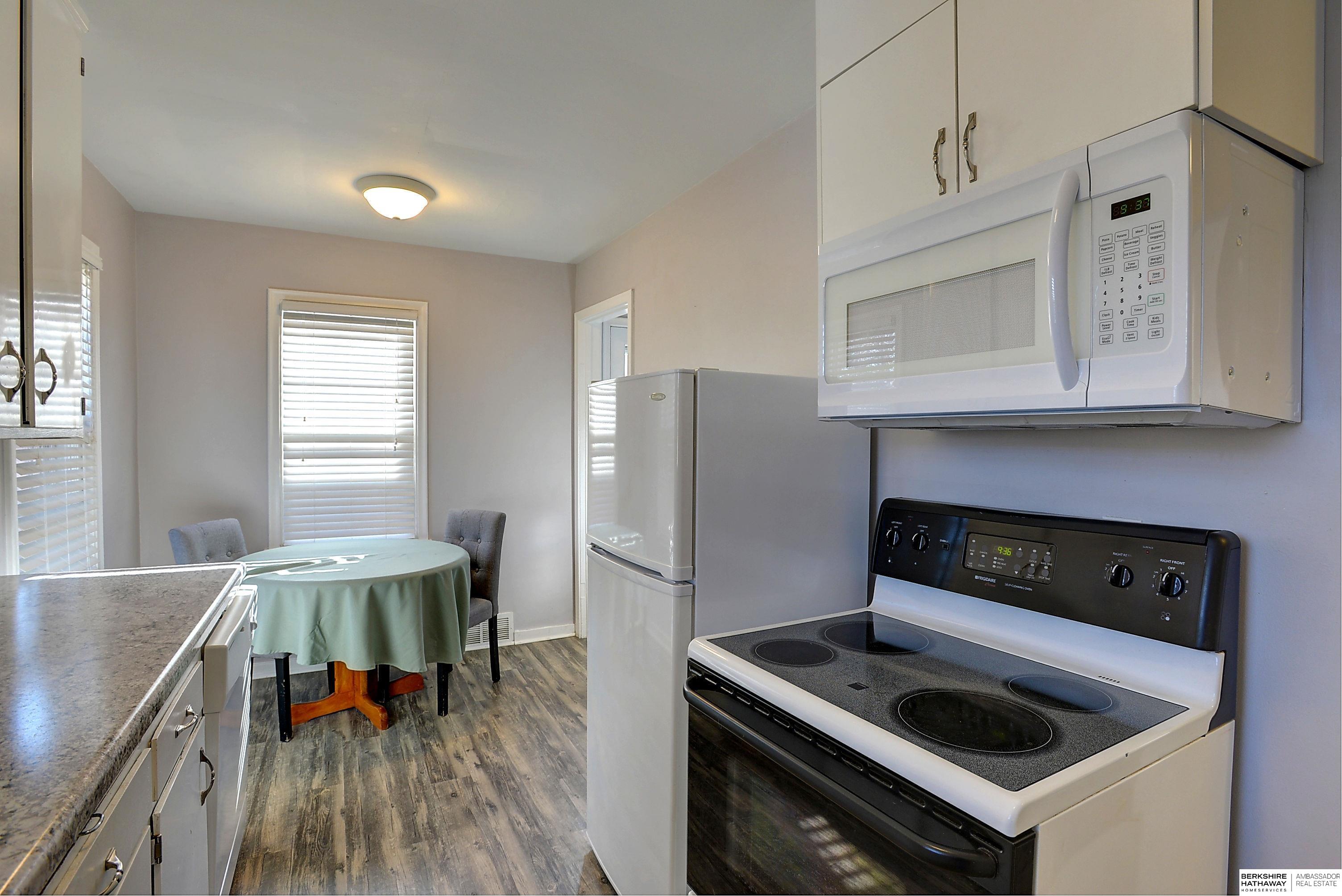 Omaha, Nebraska 68105, United States, 2 Bedrooms Bedrooms, ,1 BathroomBathrooms,Residential,Active,107897