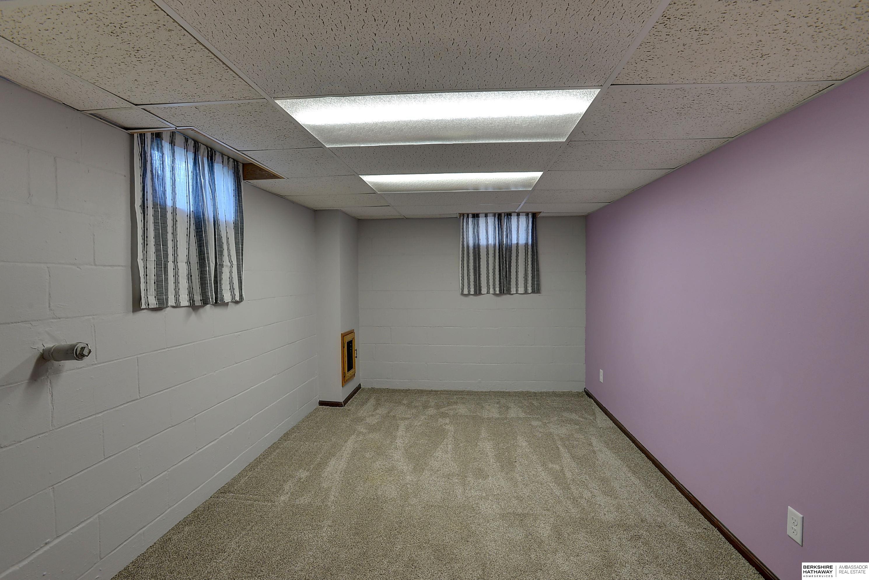 Omaha, Nebraska 68105, United States, 2 Bedrooms Bedrooms, ,1 BathroomBathrooms,Residential,Active,107897