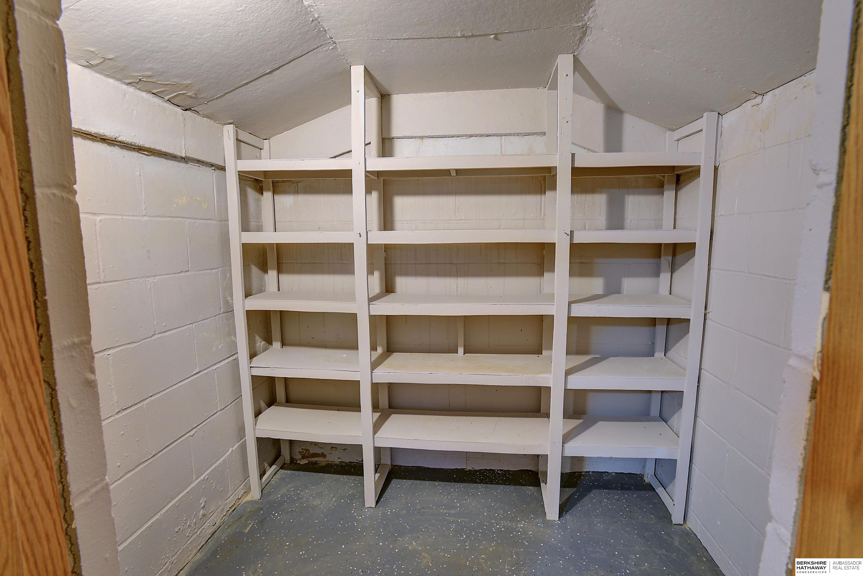 Omaha, Nebraska 68105, United States, 2 Bedrooms Bedrooms, ,1 BathroomBathrooms,Residential,Active,107897