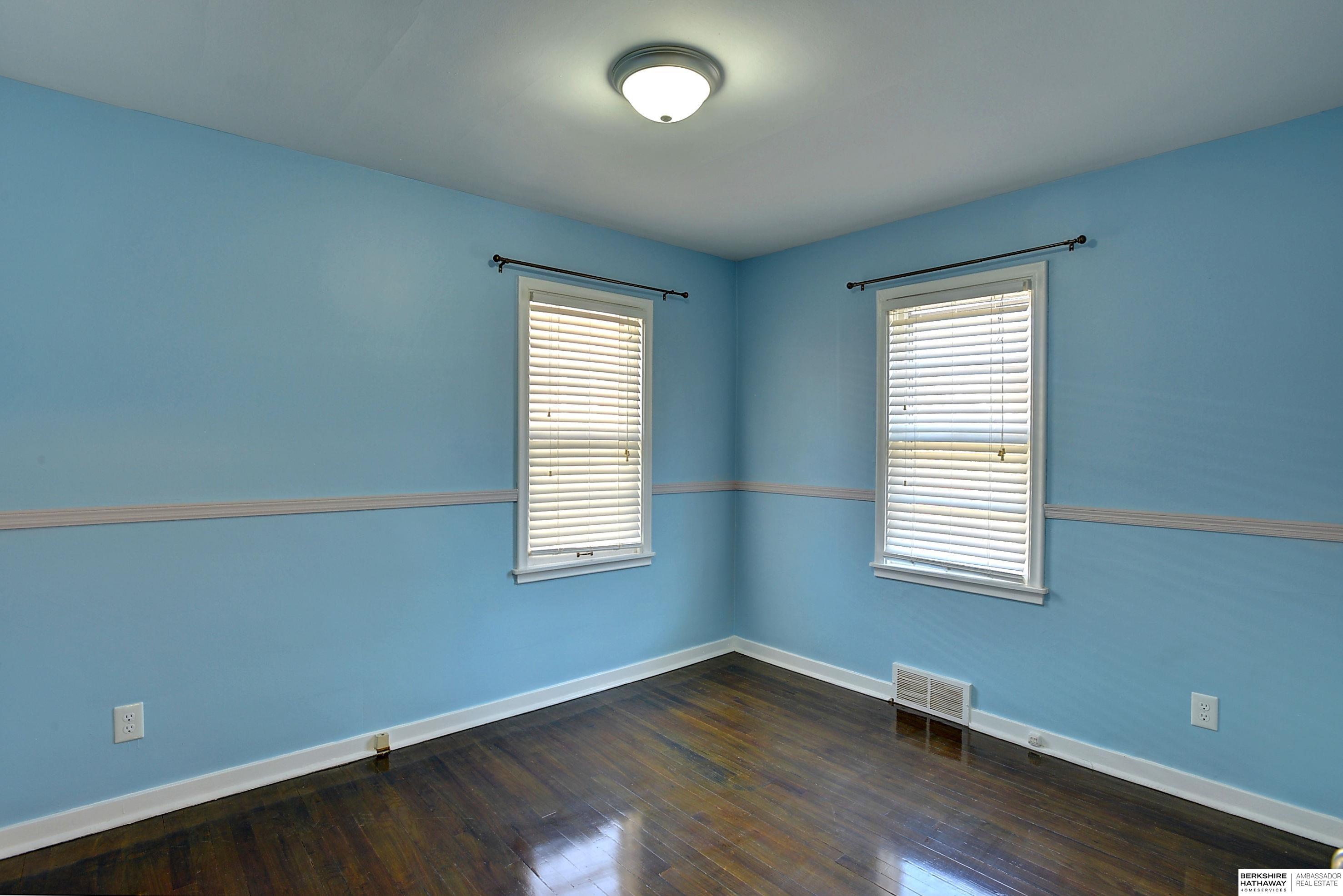 Omaha, Nebraska 68105, United States, 2 Bedrooms Bedrooms, ,1 BathroomBathrooms,Residential,Active,107897