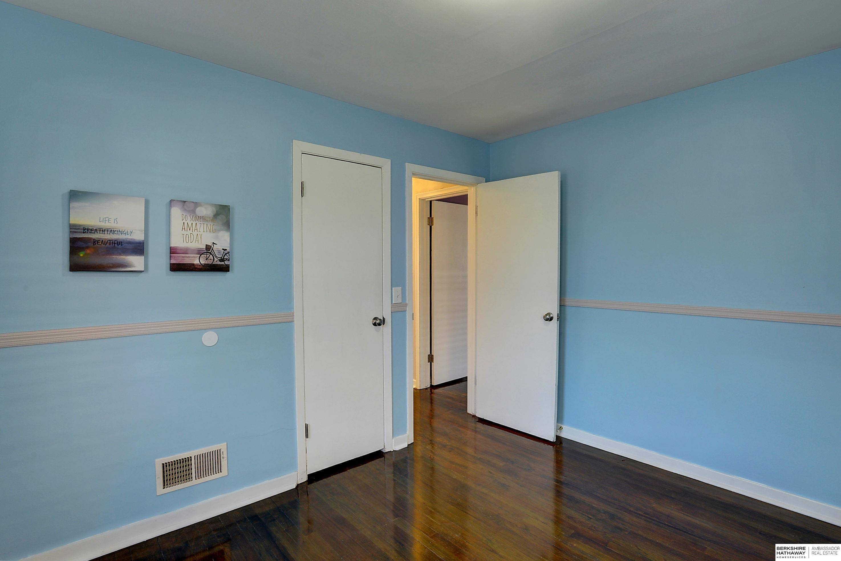 Omaha, Nebraska 68105, United States, 2 Bedrooms Bedrooms, ,1 BathroomBathrooms,Residential,Active,107897