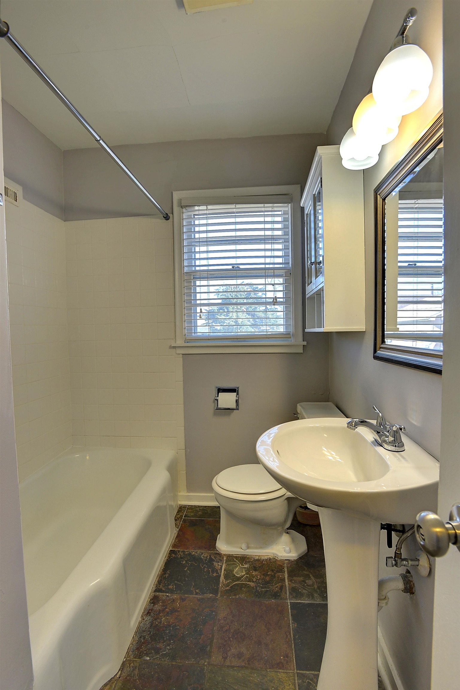 Omaha, Nebraska 68105, United States, 2 Bedrooms Bedrooms, ,1 BathroomBathrooms,Residential,Active,107897