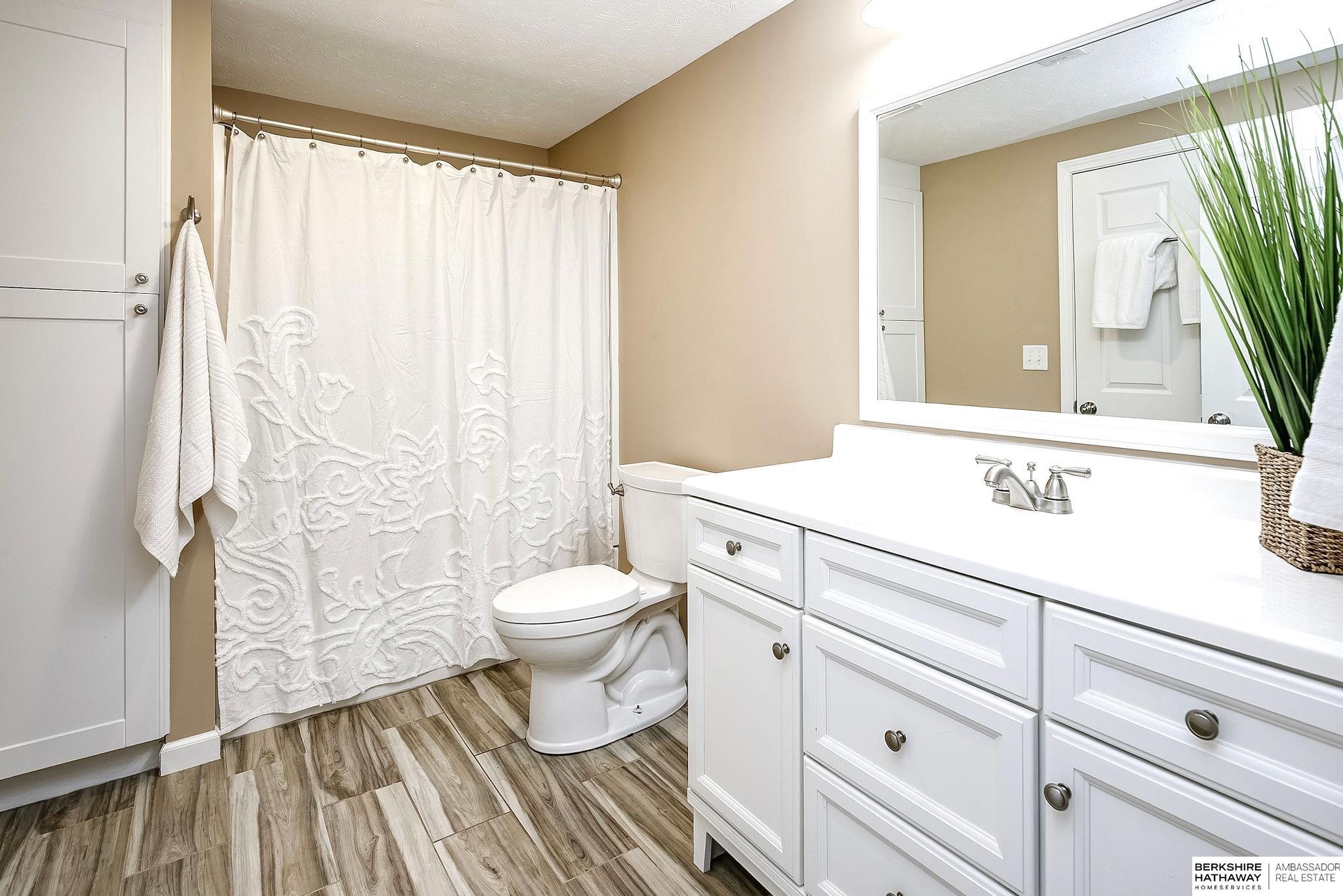 Gretna, Nebraska 68028, United States, 4 Bedrooms Bedrooms, ,3 BathroomsBathrooms,Residential,Active,151095