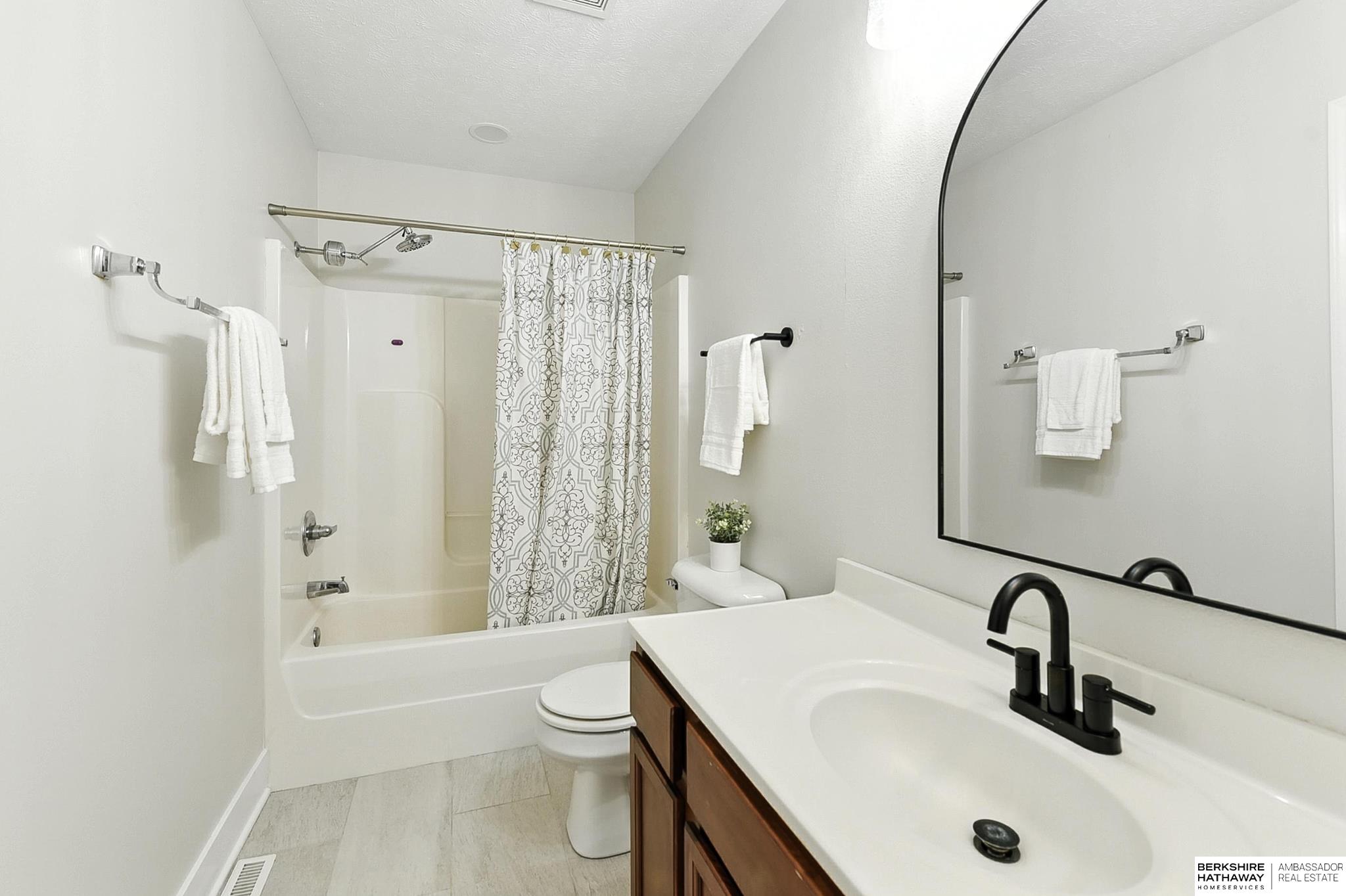 Omaha, Nebraska 68116, United States, 2 Bedrooms Bedrooms, ,2 BathroomsBathrooms,Residential,Active,169841