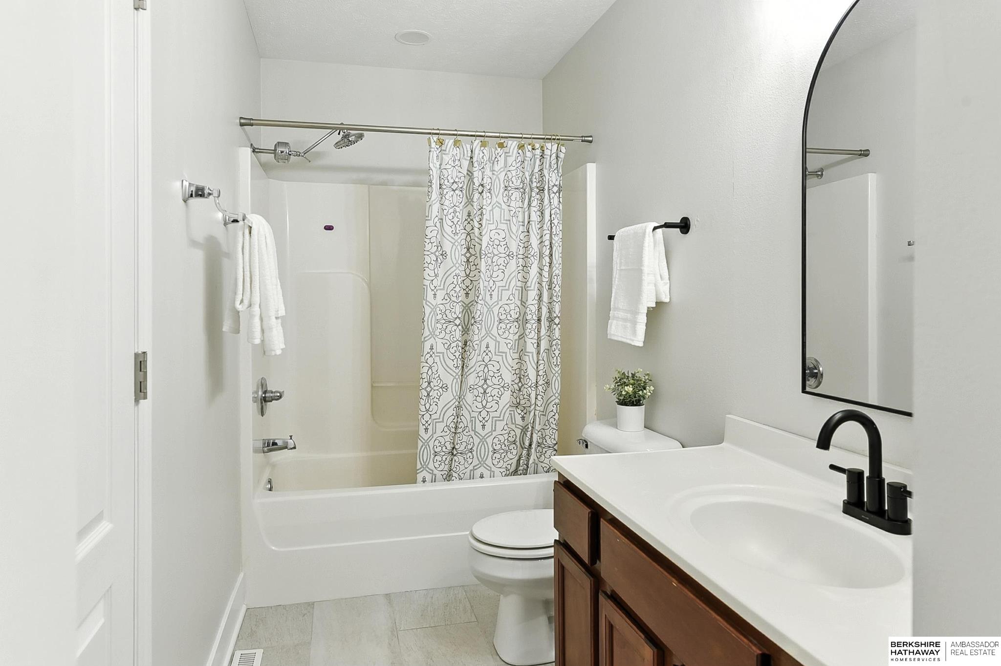 Omaha, Nebraska 68116, United States, 2 Bedrooms Bedrooms, ,2 BathroomsBathrooms,Residential,Active,169841