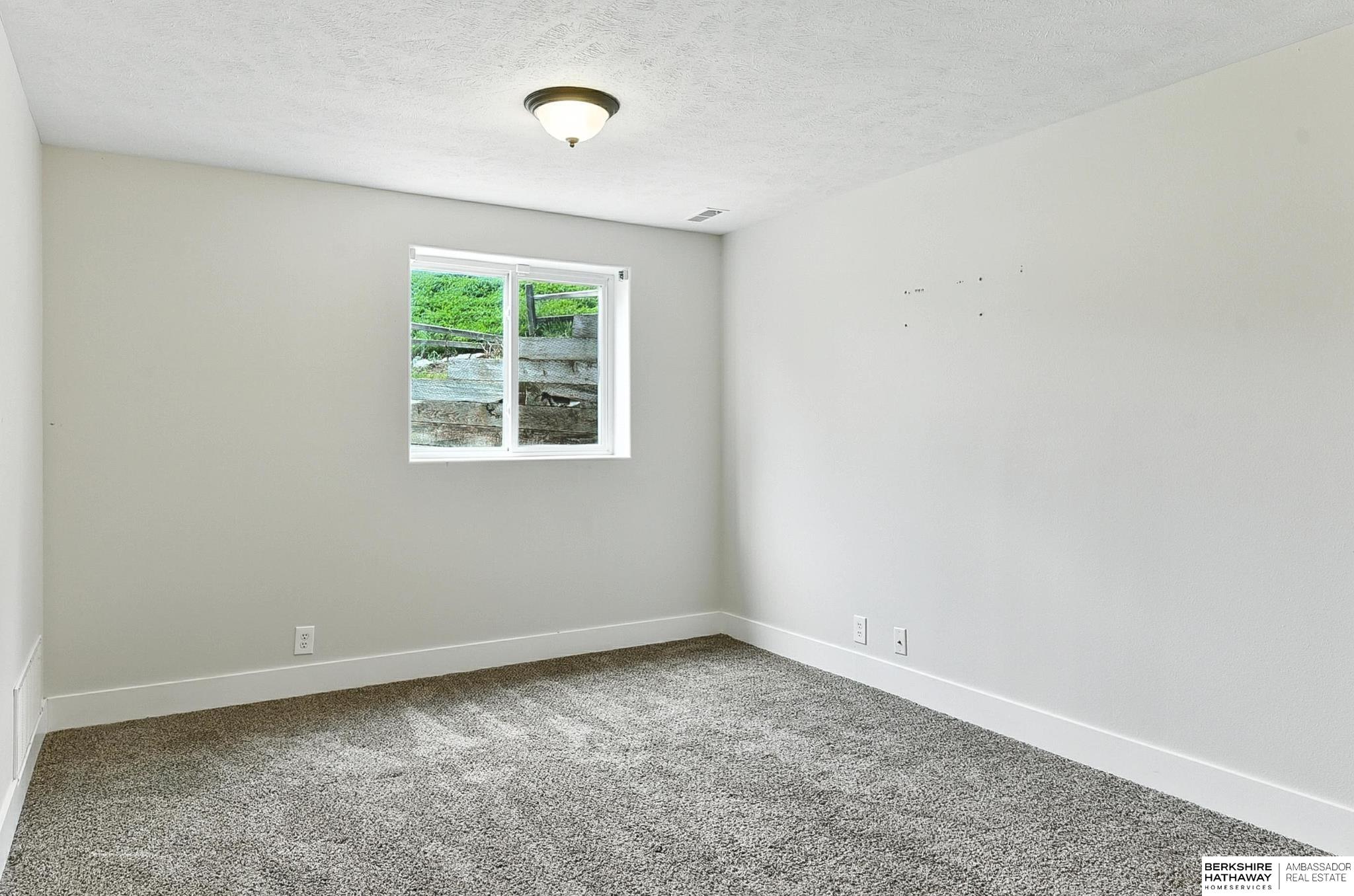 Omaha, Nebraska 68116, United States, 2 Bedrooms Bedrooms, ,2 BathroomsBathrooms,Residential,Active,169841