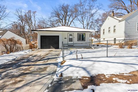 Photo of 6018 N 39th Street, Omaha, NE 68111 (MLS # 22604960)
