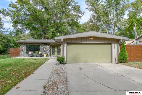 Photo of 6220 Sumner Street, Lincoln, NE 68506 (MLS # 22529576)