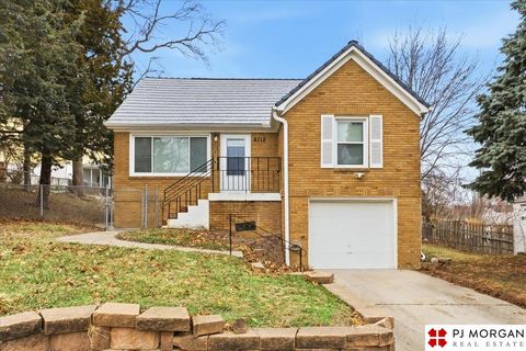 Photo of 6712 Blondo Street, Omaha, NE 68104 (MLS # 22534841)