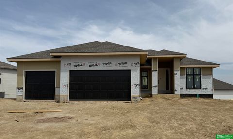 Photo of 10907 S 102nd Street, Papillion, NE 68046 (MLS # 22608321)