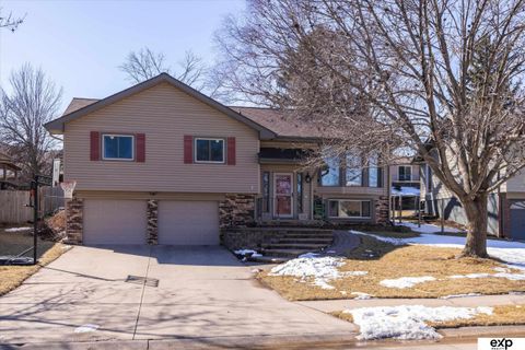 Photo of 13563 W Circle, Omaha, NE 68137 (MLS # 22605206)