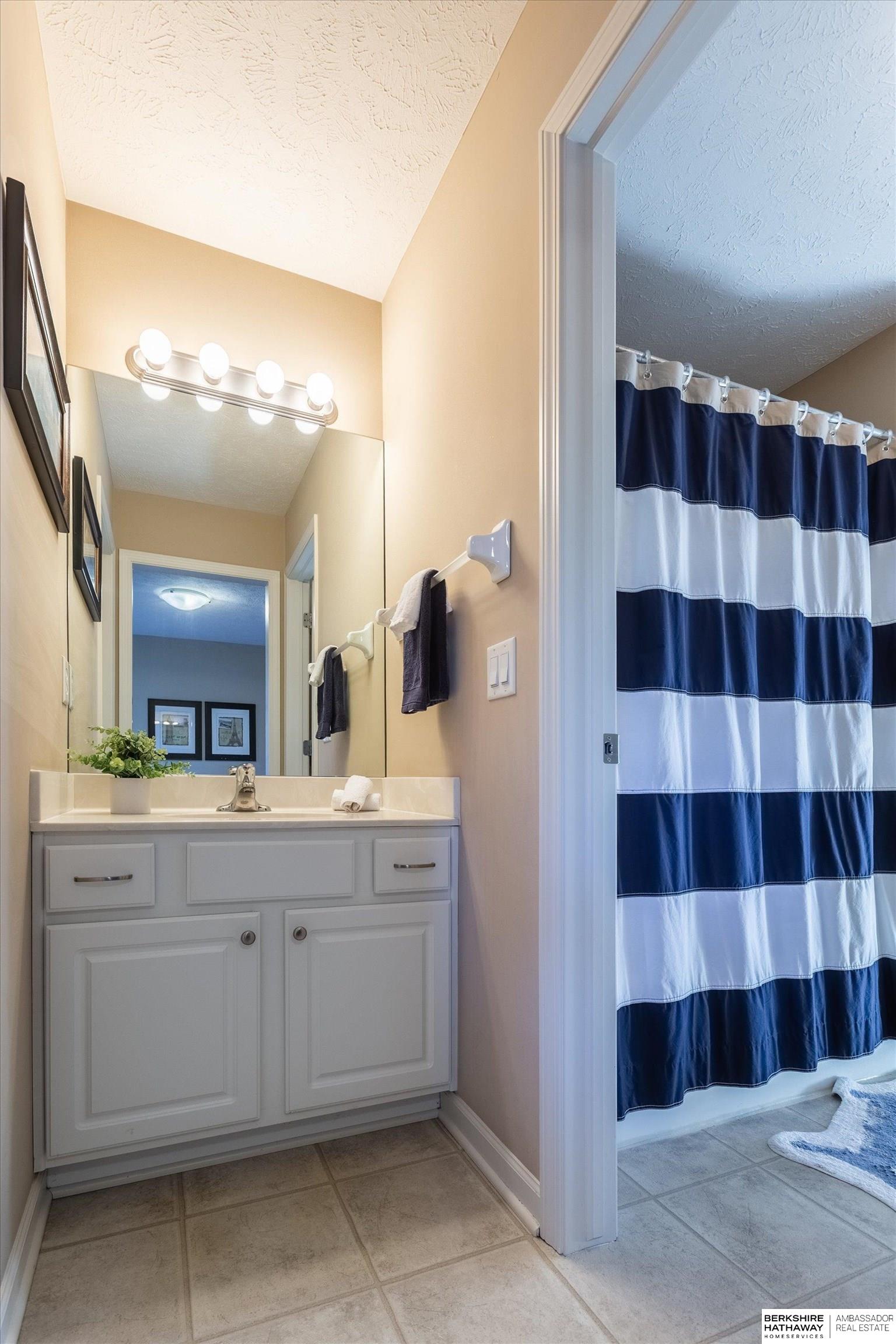 Omaha, Nebraska 68130, United States, 4 Bedrooms Bedrooms, ,4 BathroomsBathrooms,Residential,Active,228385