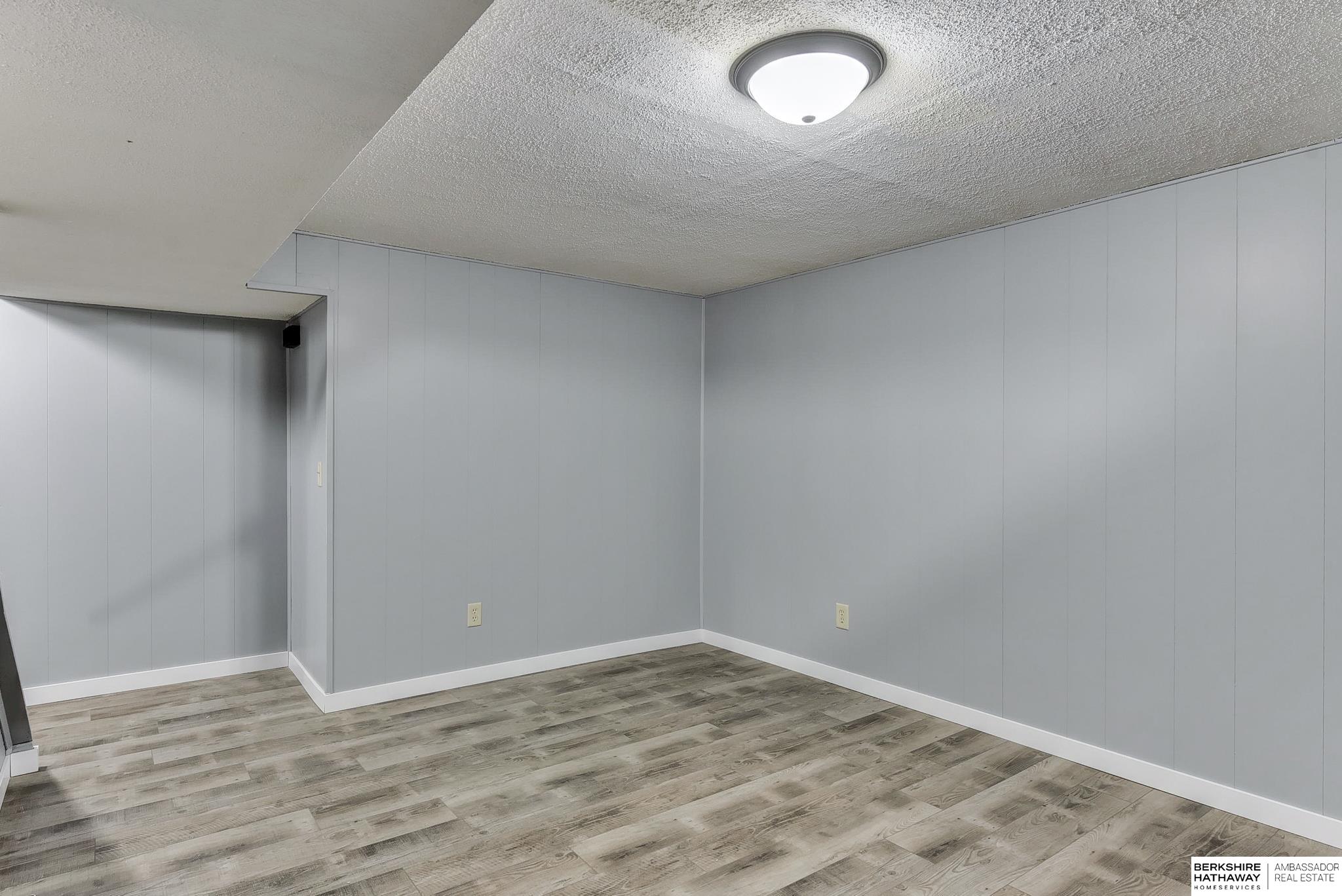 Omaha, Nebraska 68144, United States, 3 Bedrooms Bedrooms, ,2 BathroomsBathrooms,Residential,Pending,124356