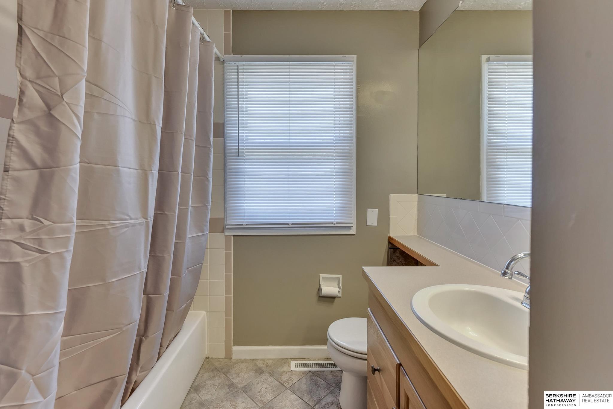 Omaha, Nebraska 68144, United States, 3 Bedrooms Bedrooms, ,2 BathroomsBathrooms,Residential,Pending,124356