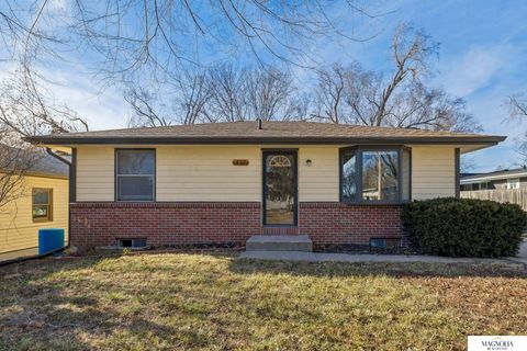 Photo of 437 NW 16 Street, Lincoln, NE 68528 (MLS # 22601647)