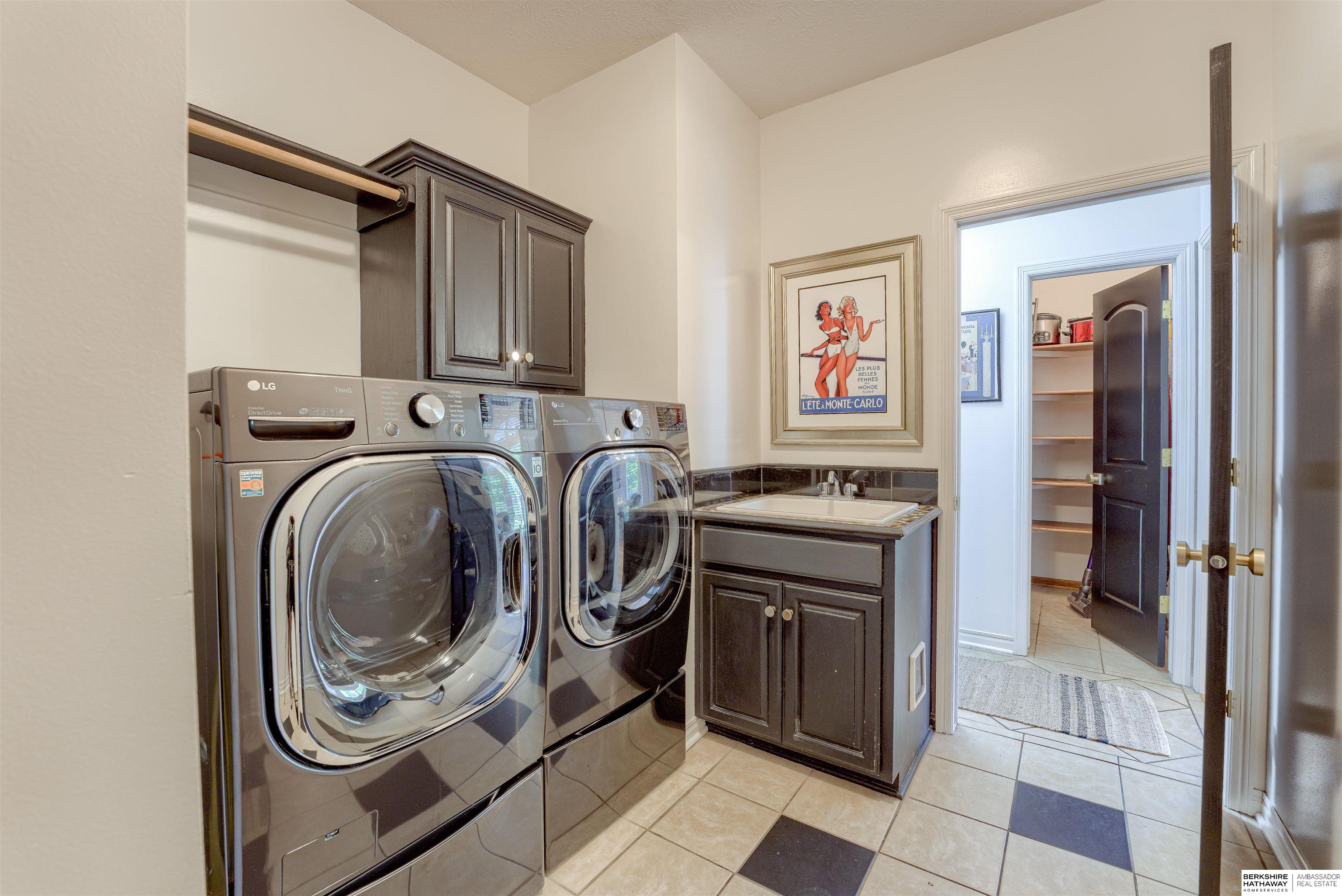 Omaha, Nebraska 68130, United States, 5 Bedrooms Bedrooms, ,3 BathroomsBathrooms,Residential,Pending,136859