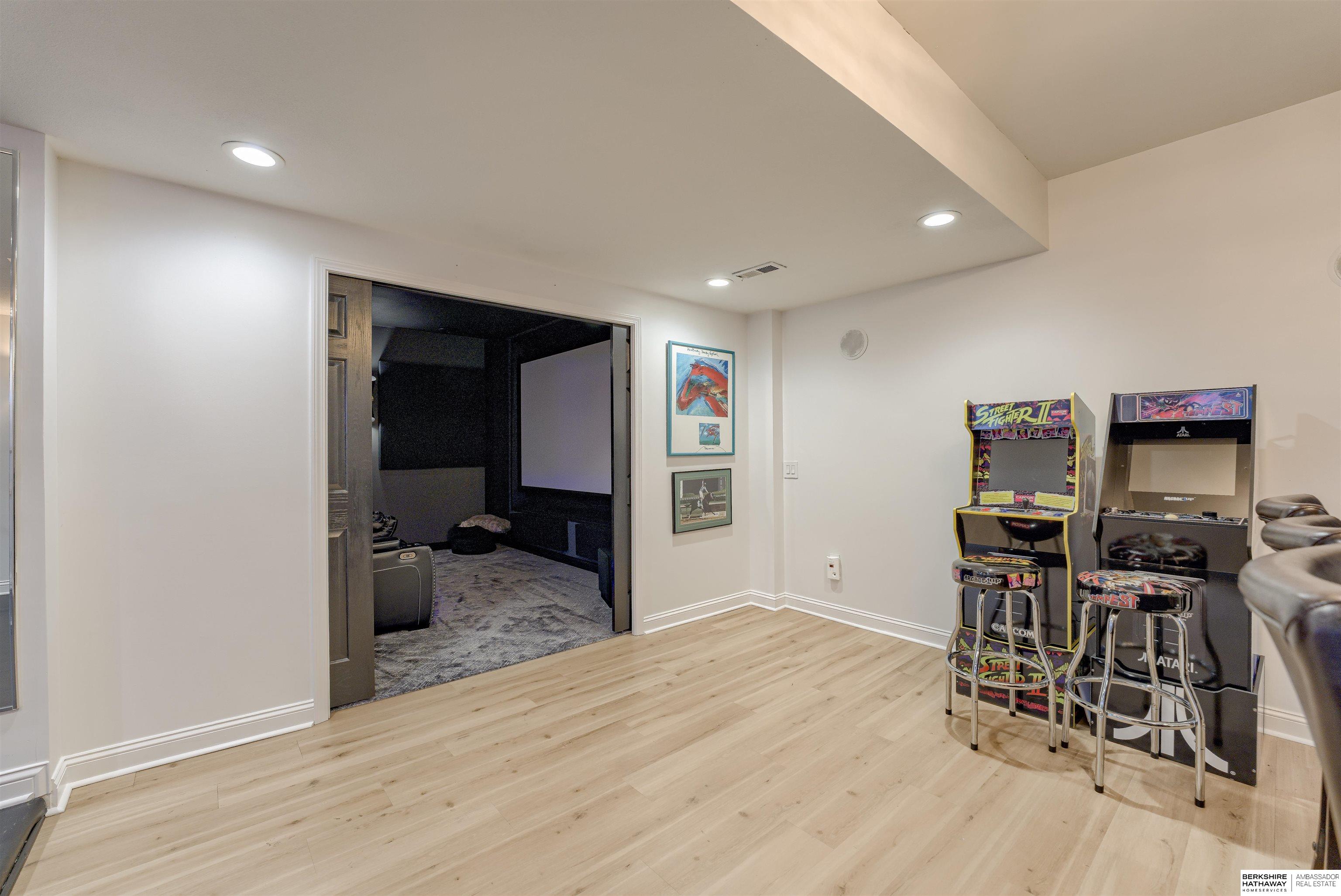 Omaha, Nebraska 68130, United States, 5 Bedrooms Bedrooms, ,3 BathroomsBathrooms,Residential,Pending,136859