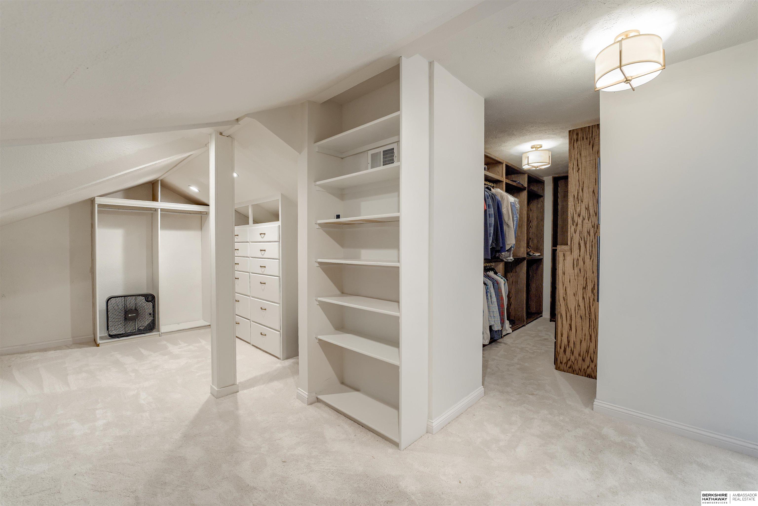 Omaha, Nebraska 68130, United States, 5 Bedrooms Bedrooms, ,3 BathroomsBathrooms,Residential,Pending,136859