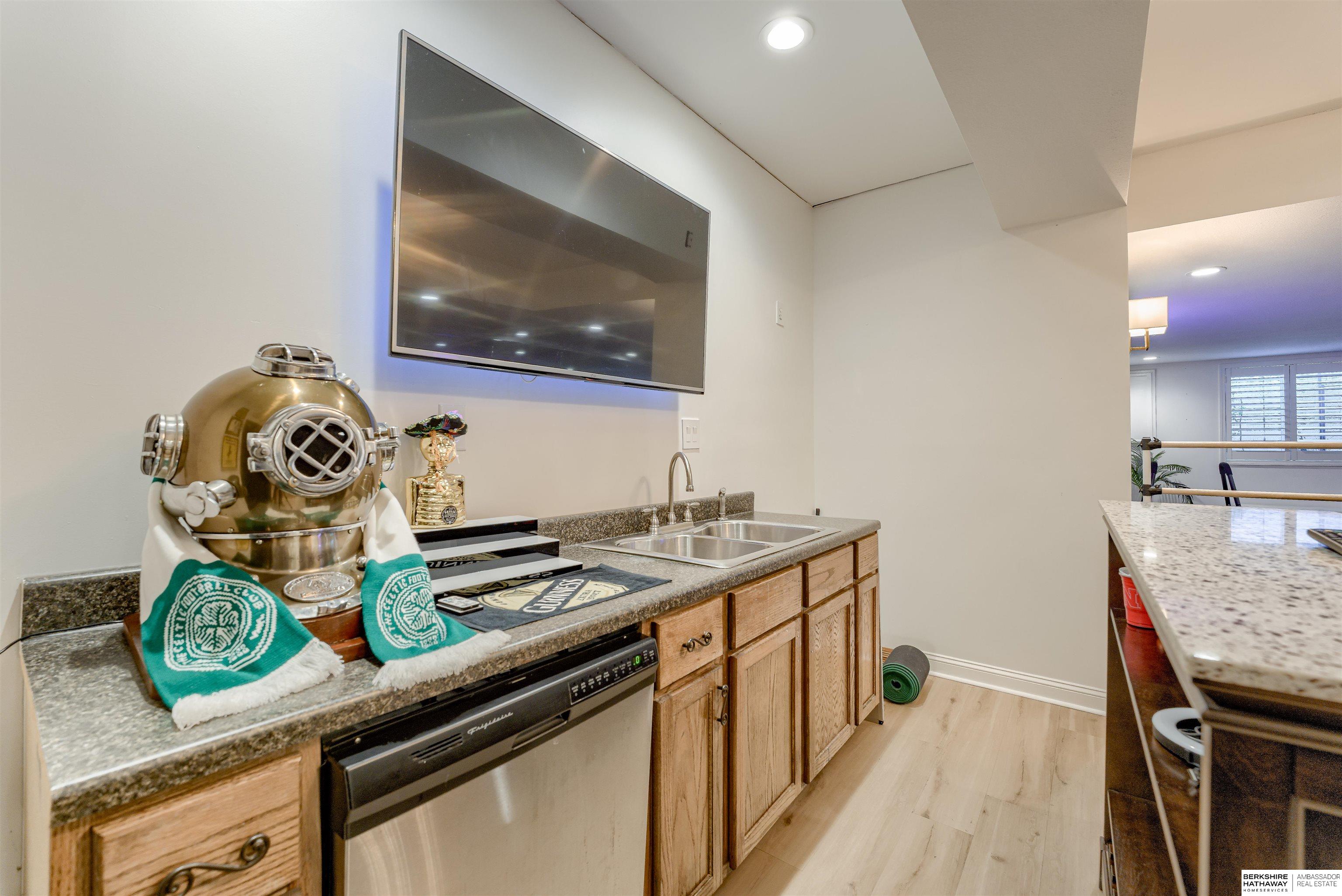 Omaha, Nebraska 68130, United States, 5 Bedrooms Bedrooms, ,3 BathroomsBathrooms,Residential,Pending,136859