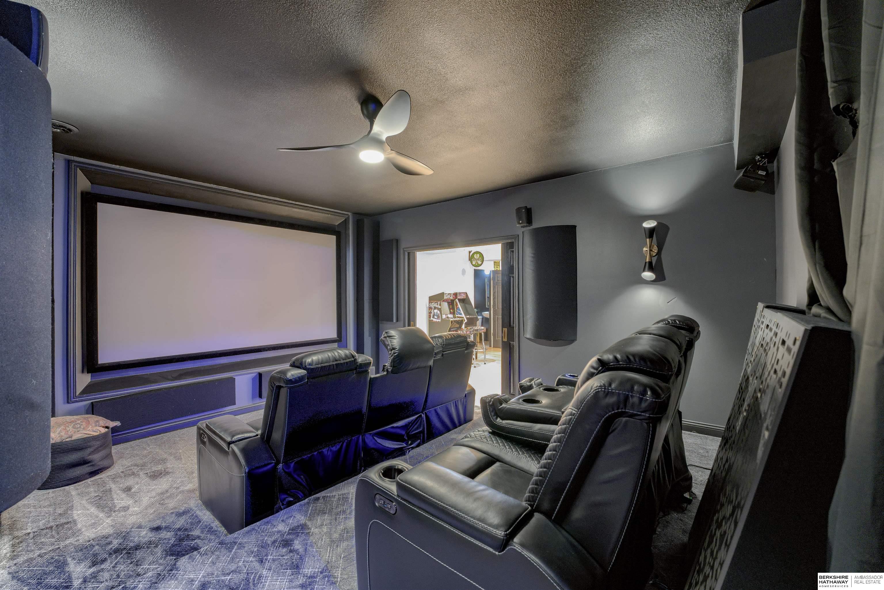 Omaha, Nebraska 68130, United States, 5 Bedrooms Bedrooms, ,3 BathroomsBathrooms,Residential,Pending,136859