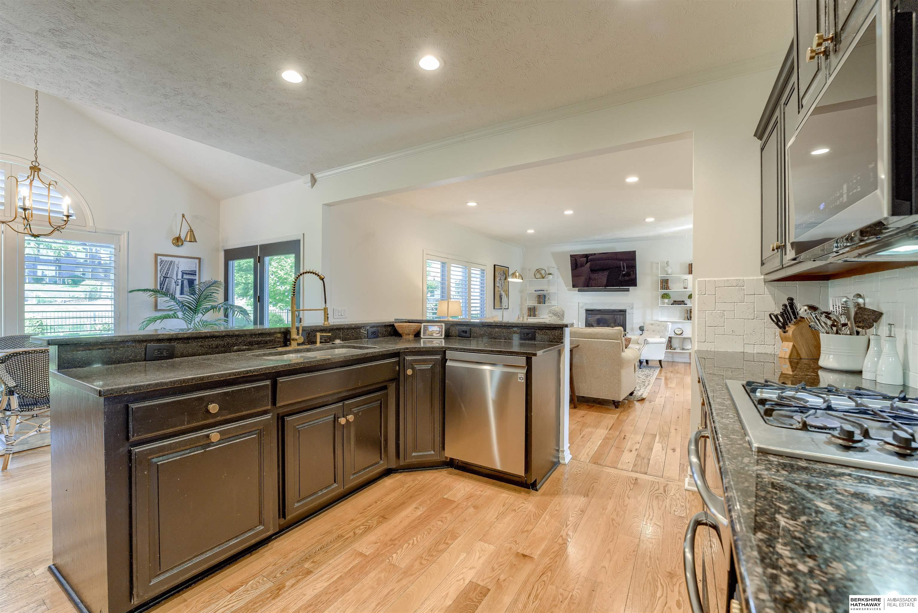 Omaha, Nebraska 68130, United States, 5 Bedrooms Bedrooms, ,3 BathroomsBathrooms,Residential,Pending,136859