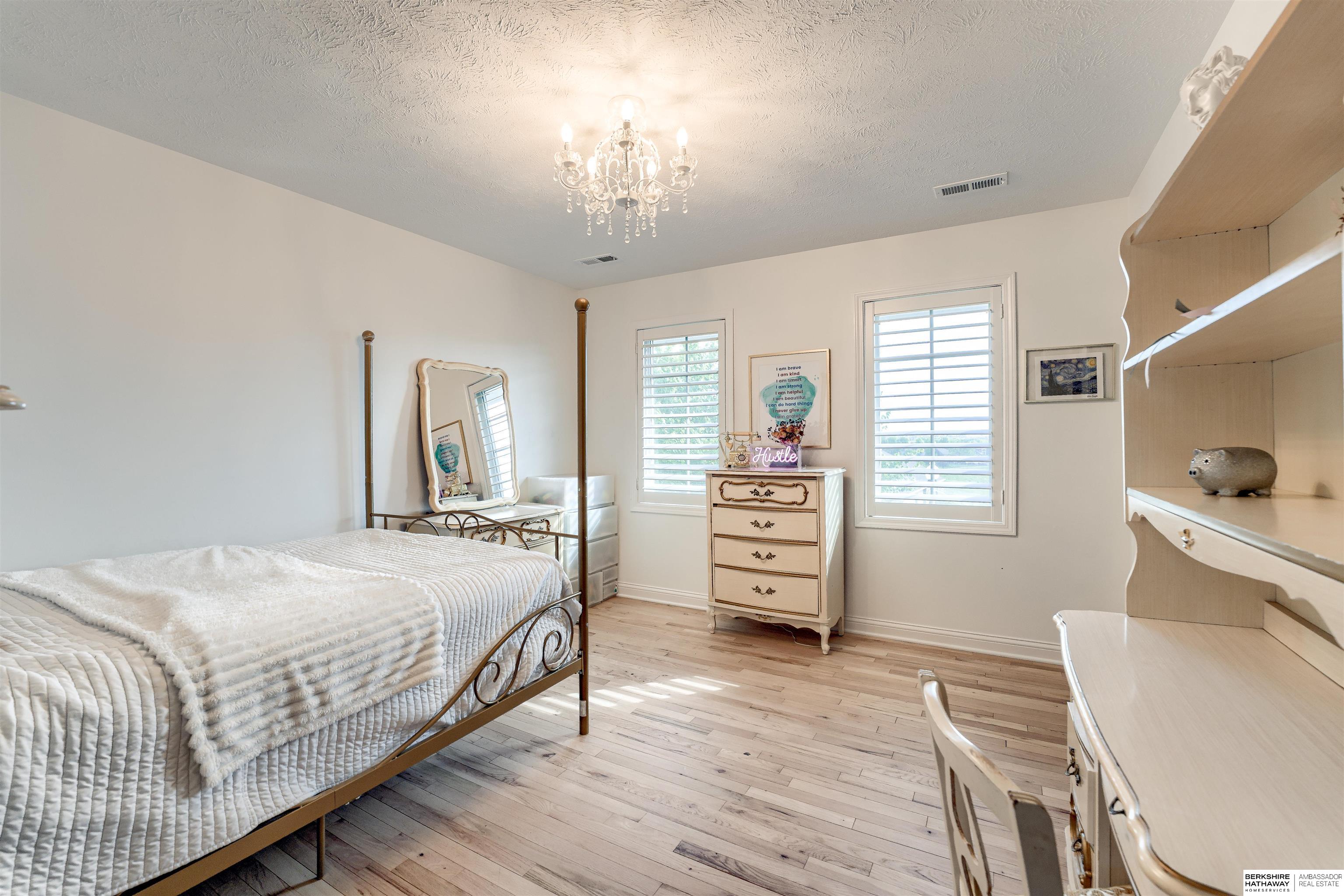 Omaha, Nebraska 68130, United States, 5 Bedrooms Bedrooms, ,3 BathroomsBathrooms,Residential,Pending,136859