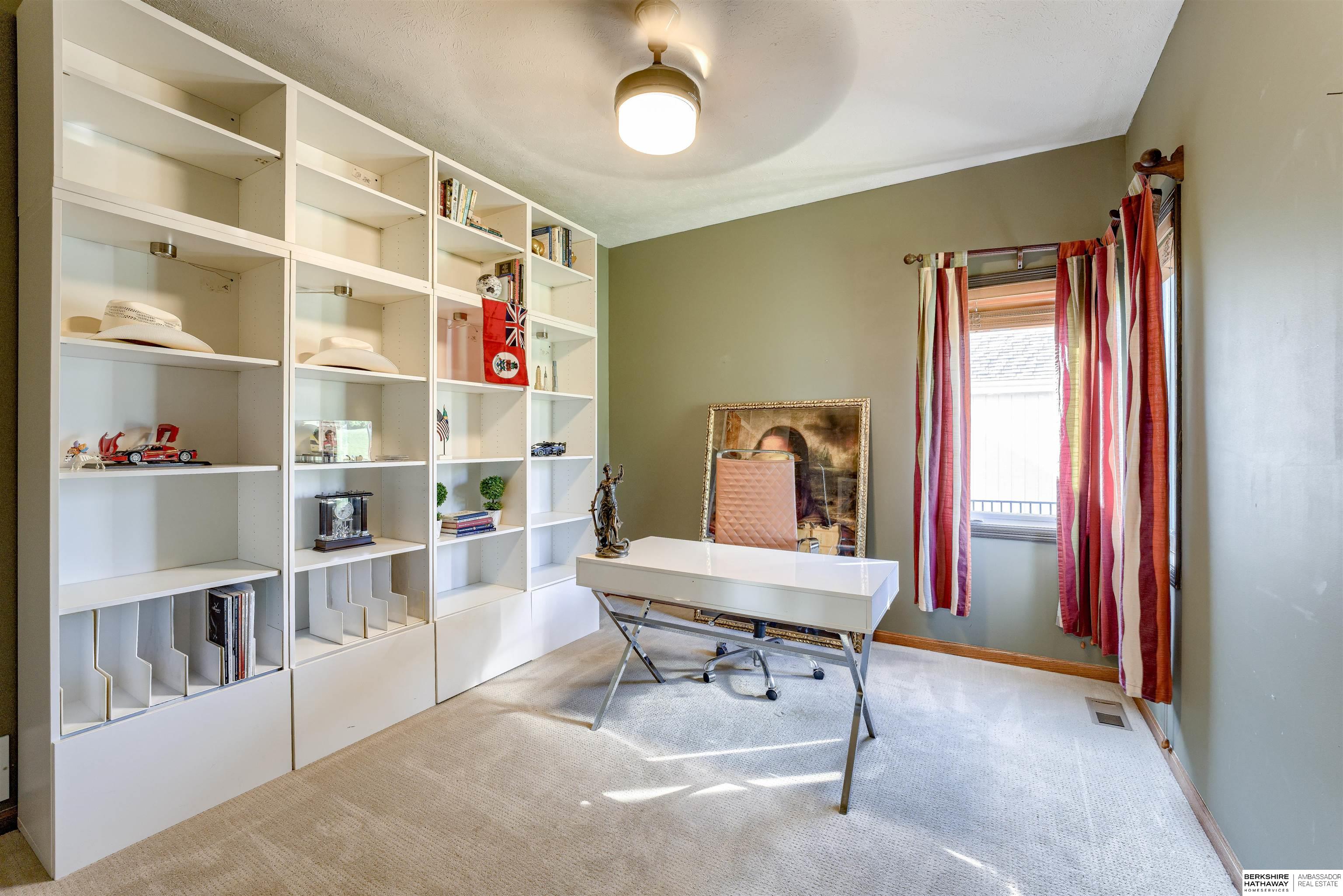 Omaha, Nebraska 68130, United States, 5 Bedrooms Bedrooms, ,3 BathroomsBathrooms,Residential,Pending,136859