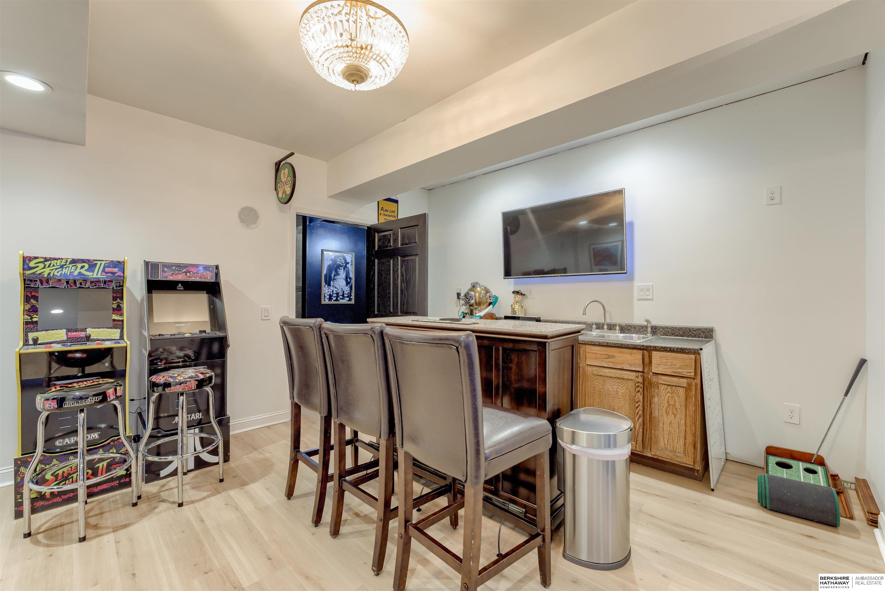 Omaha, Nebraska 68130, United States, 5 Bedrooms Bedrooms, ,3 BathroomsBathrooms,Residential,Pending,136859