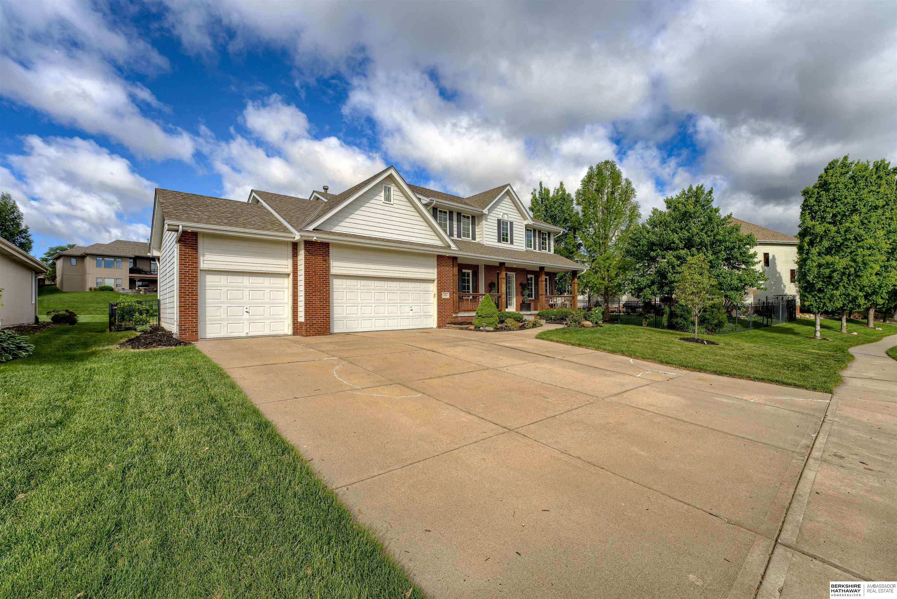 Omaha, Nebraska 68130, United States, 5 Bedrooms Bedrooms, ,3 BathroomsBathrooms,Residential,Pending,136859