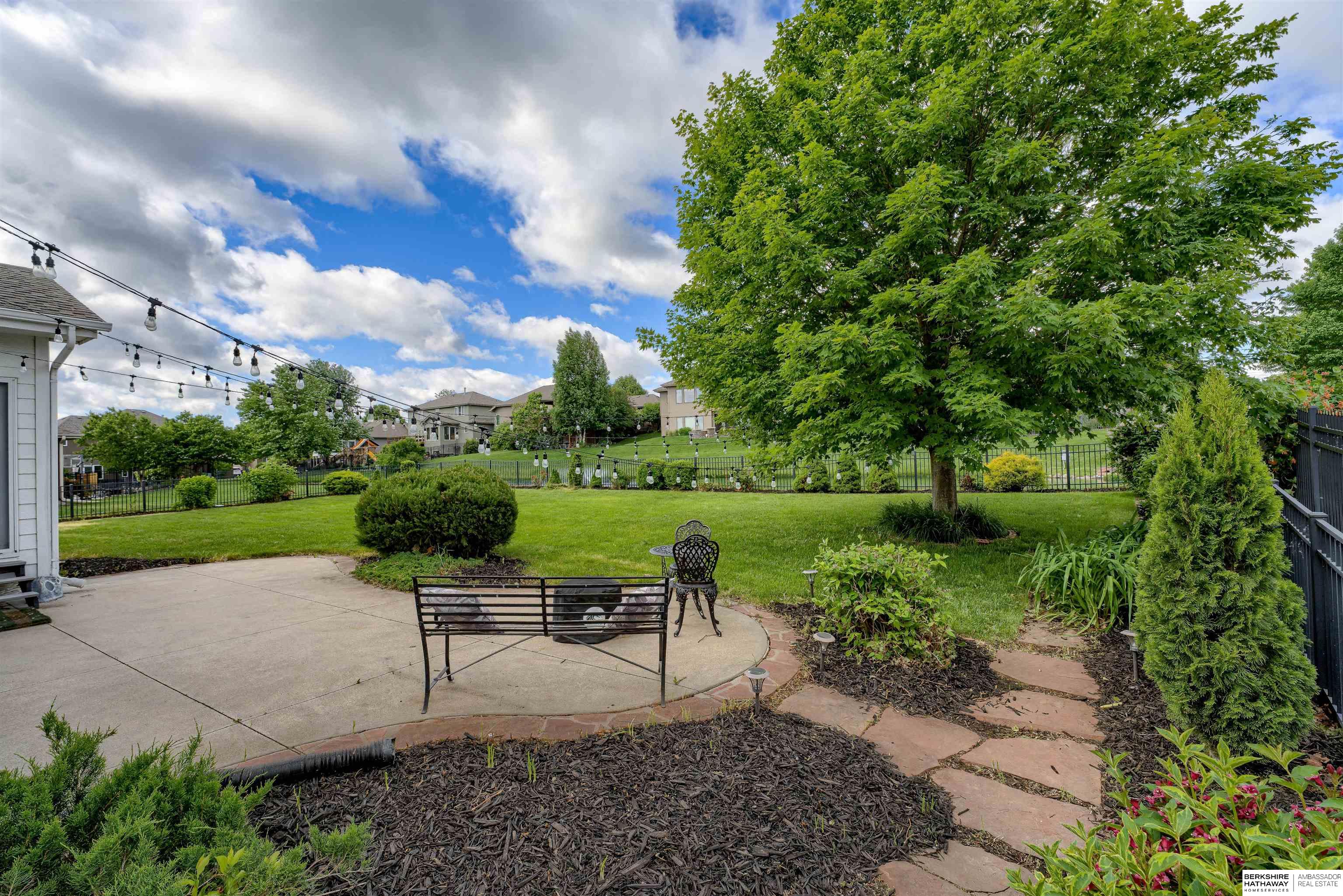 Omaha, Nebraska 68130, United States, 5 Bedrooms Bedrooms, ,3 BathroomsBathrooms,Residential,Pending,136859