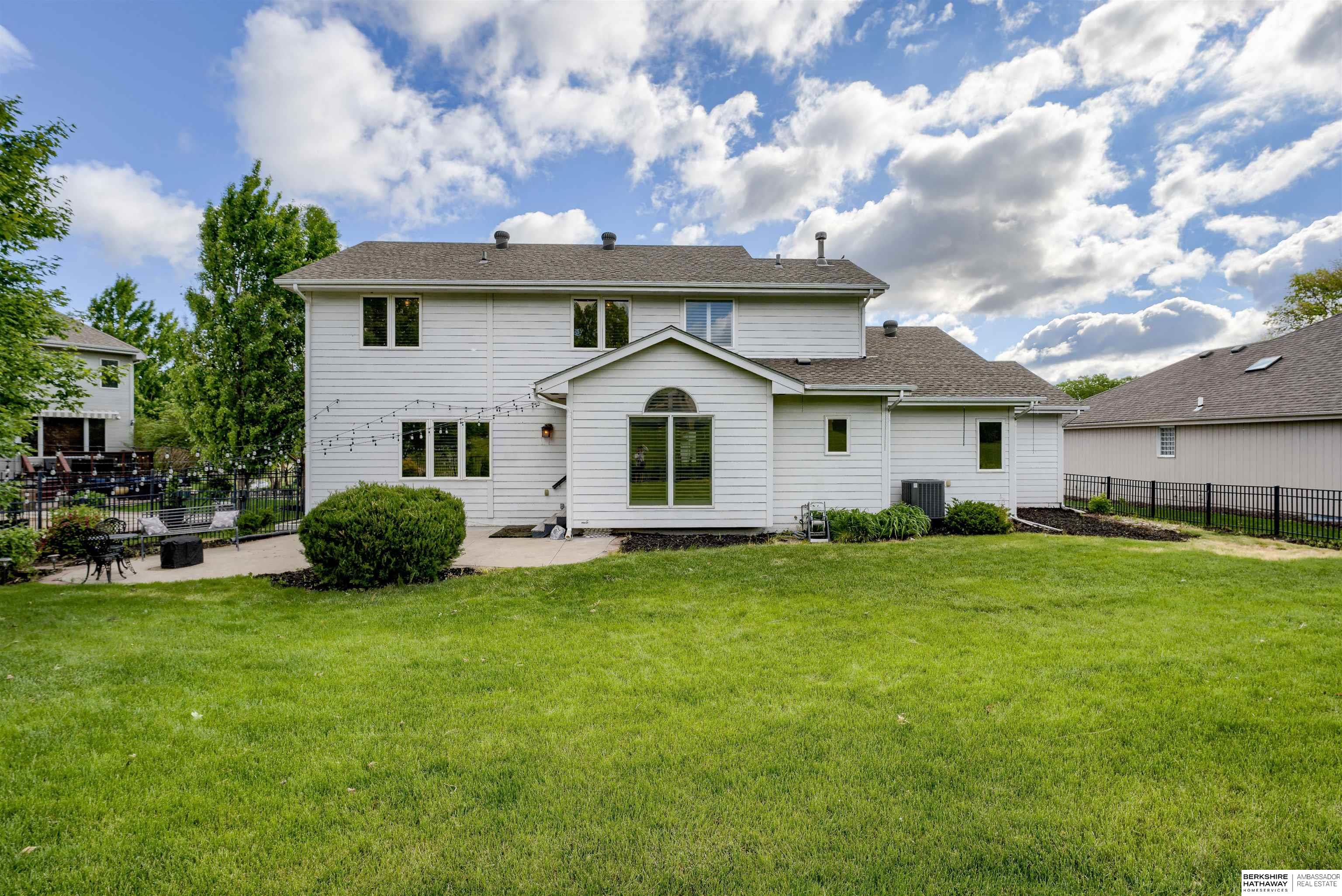 Omaha, Nebraska 68130, United States, 5 Bedrooms Bedrooms, ,3 BathroomsBathrooms,Residential,Pending,136859