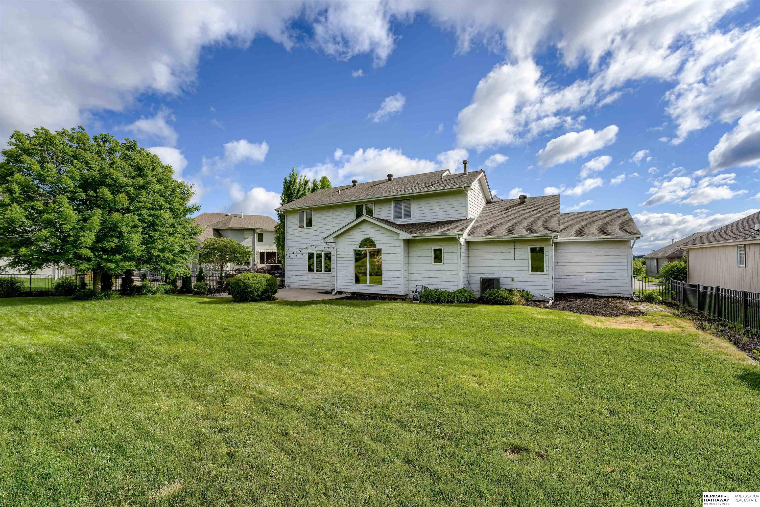 Omaha, Nebraska 68130, United States, 5 Bedrooms Bedrooms, ,3 BathroomsBathrooms,Residential,Pending,136859