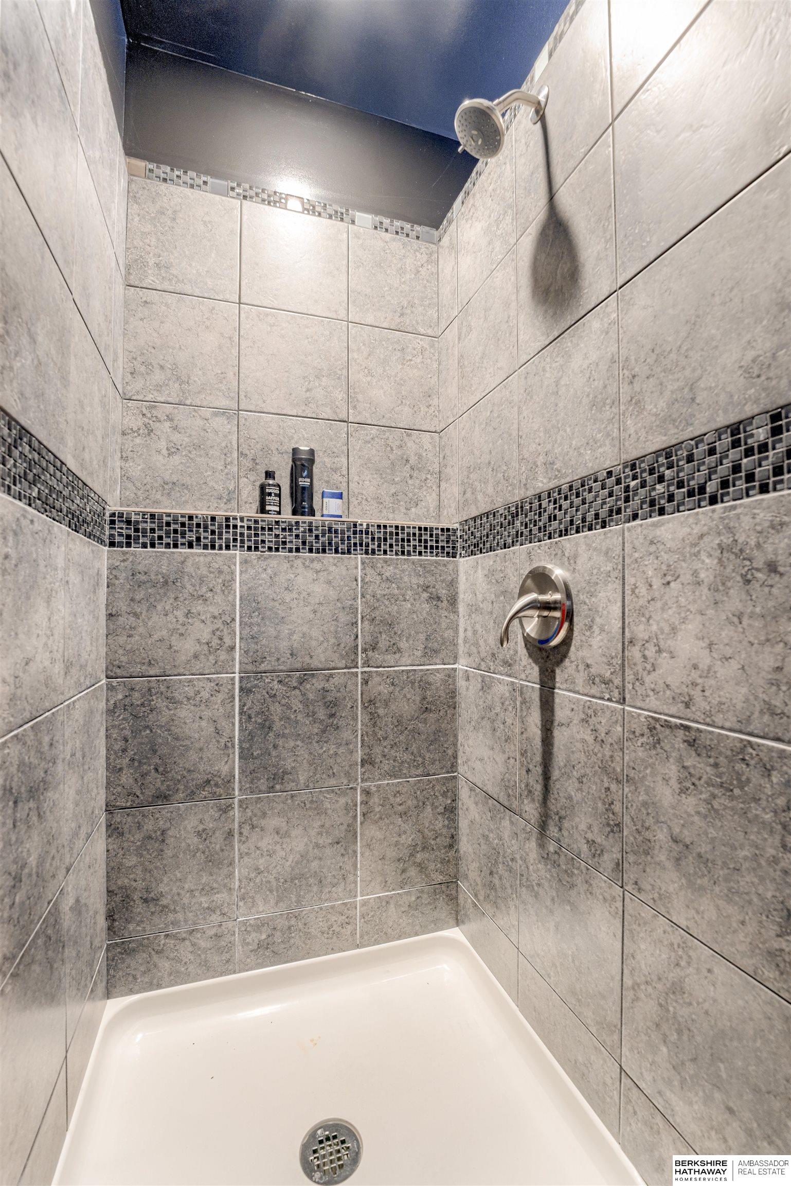 Omaha, Nebraska 68130, United States, 5 Bedrooms Bedrooms, ,3 BathroomsBathrooms,Residential,Pending,136859