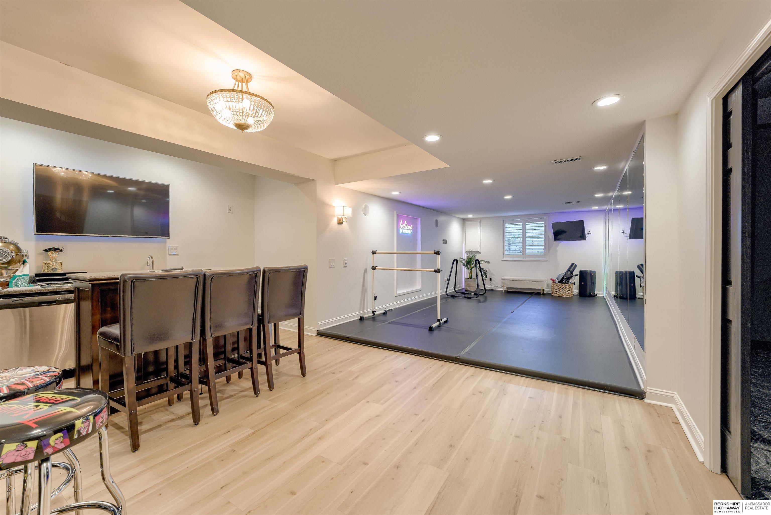 Omaha, Nebraska 68130, United States, 5 Bedrooms Bedrooms, ,3 BathroomsBathrooms,Residential,Pending,136859