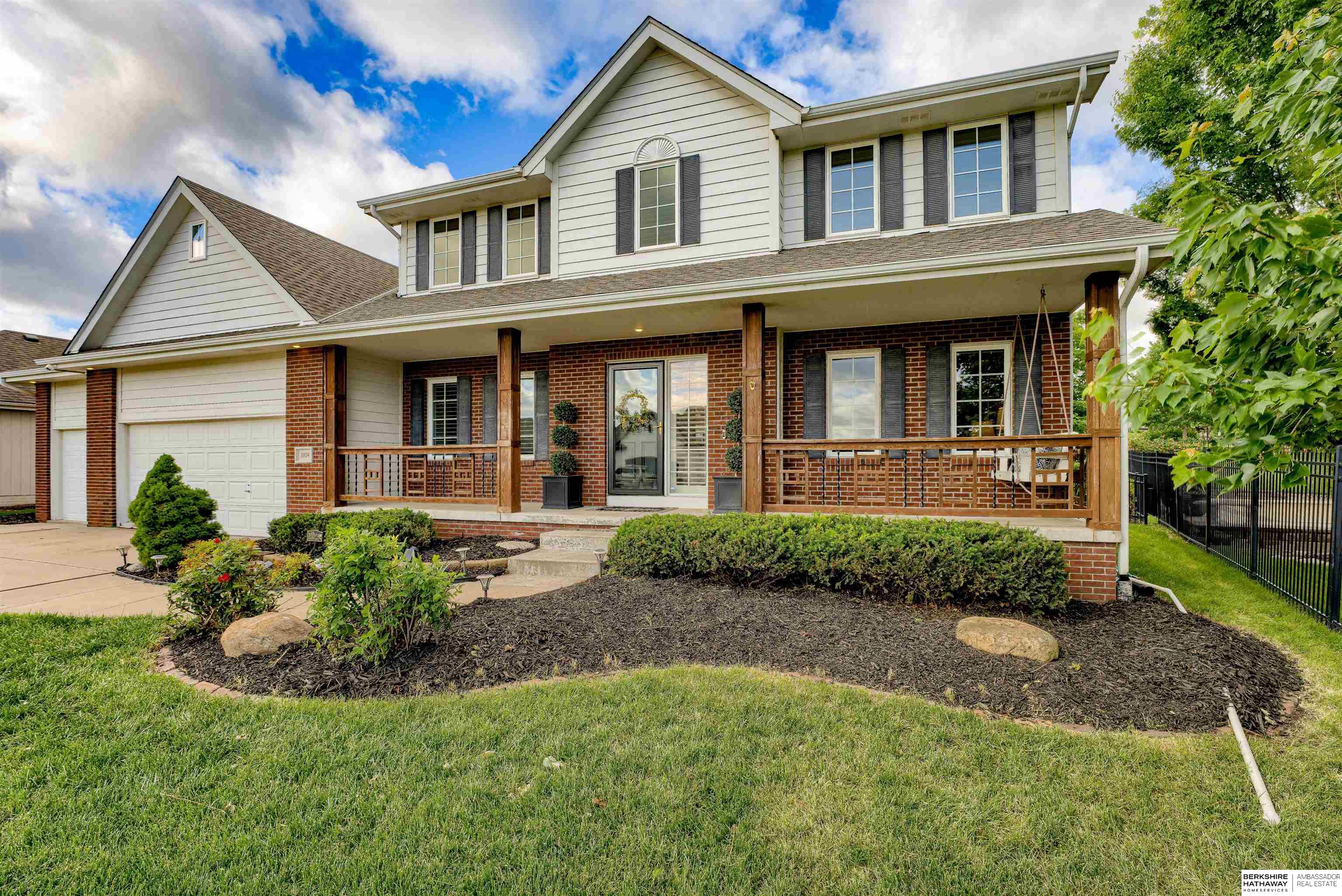 Omaha, Nebraska 68130, United States, 5 Bedrooms Bedrooms, ,3 BathroomsBathrooms,Residential,Pending,136859