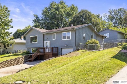 Photo of 8915 Valley Street, Omaha, NE 68124 (MLS # 22534241)
