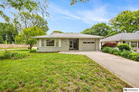 Photo of 1801 Franklin Street, Bellevue, NE 68005 (MLS # 22526886)
