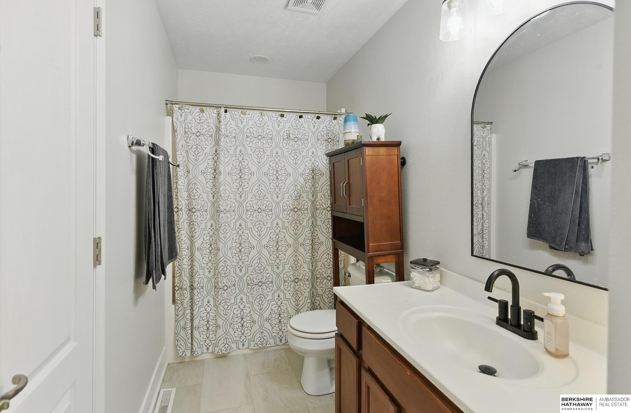 Omaha, Nebraska 68116, United States, 2 Bedrooms Bedrooms, ,2 BathroomsBathrooms,Residential,Active,140105