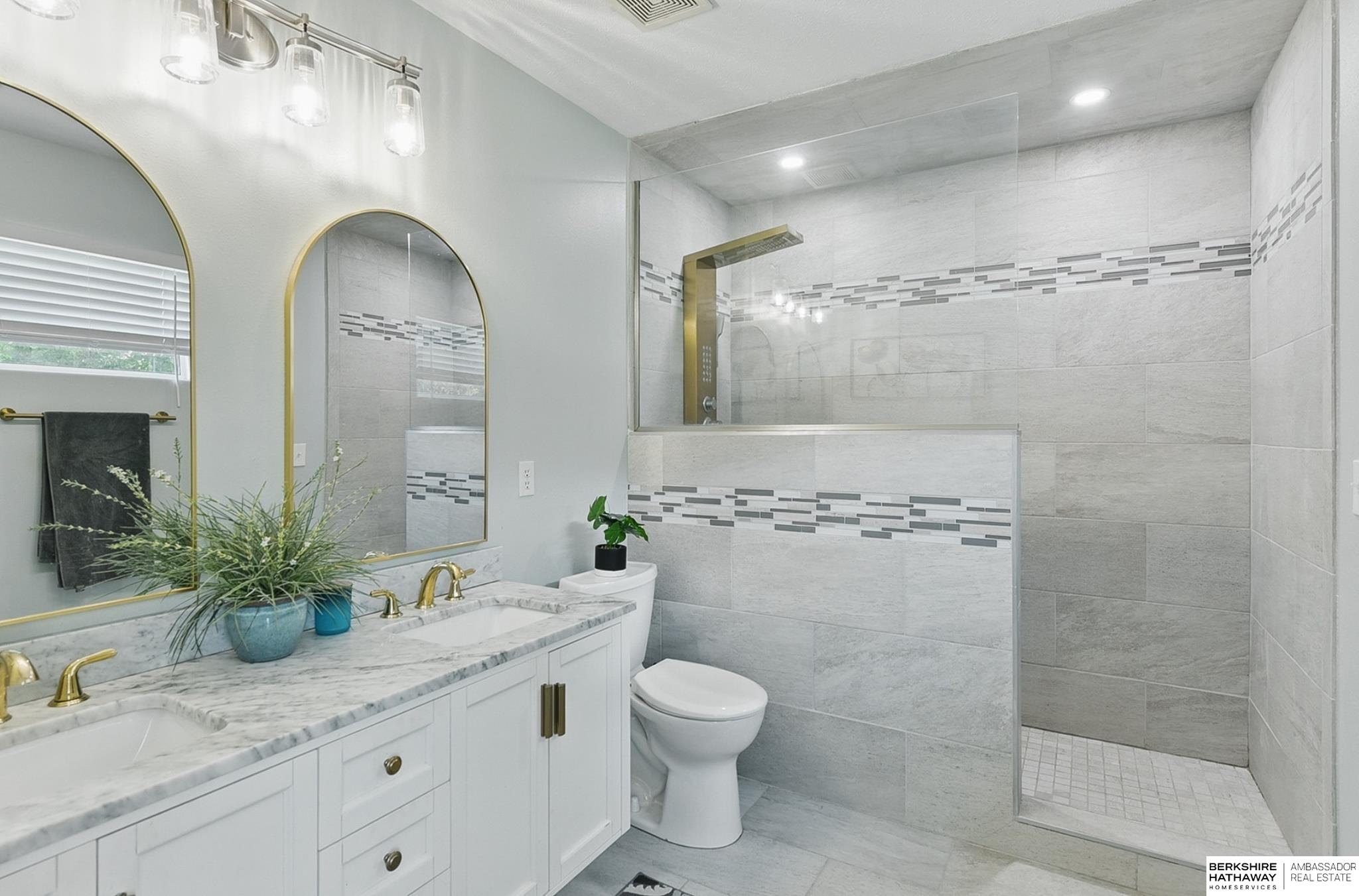 Omaha, Nebraska 68116, United States, 2 Bedrooms Bedrooms, ,2 BathroomsBathrooms,Residential,Active,140105