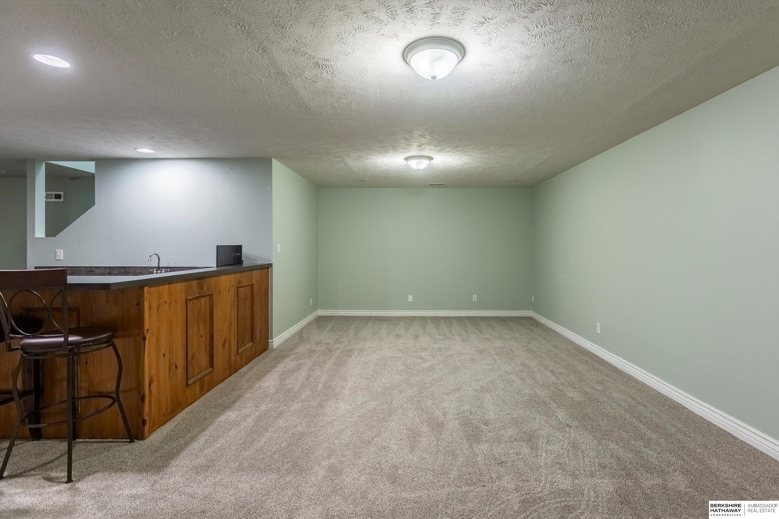 Omaha, Nebraska 68116, United States, 3 Bedrooms Bedrooms, ,3 BathroomsBathrooms,Residential,Active,133114